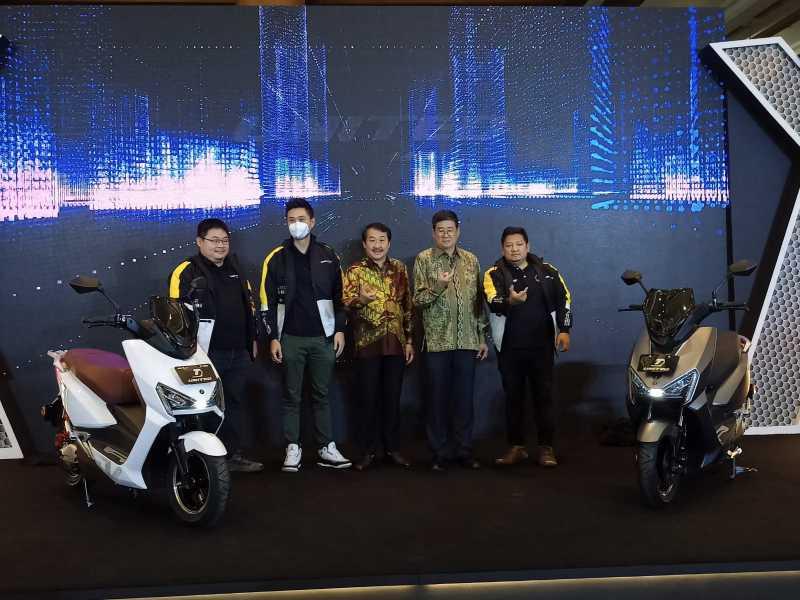 United Luncurkan TX3000 dan TX1800 dengan Motor yang Kuat 