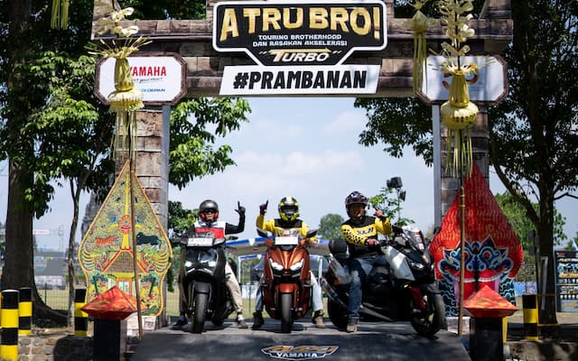 Maxi Yamaha Day 2024 Dibuka, Ribuan Bikers Penuhi Candi Prambanan