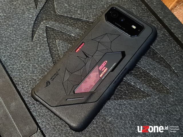 VIDEO: Unboxing Asus ROG Phone 6 Batman Edition