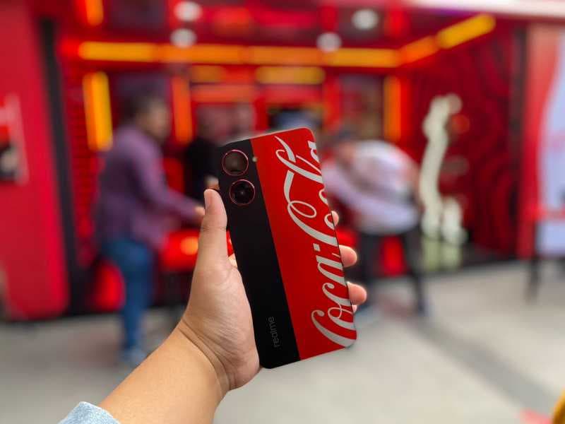 Galeri Foto: Lebih Dekat dengan Realme 10 Pro Coca-cola, Bikin Segar Mata!