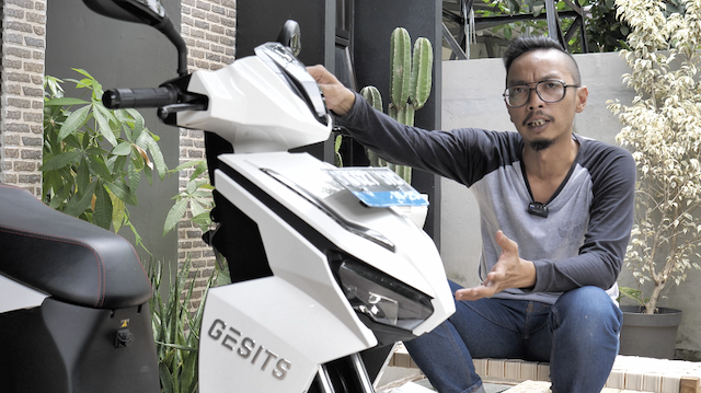 VIDEO: Kekurangan Motor Listrik Gesits Setelah Dua Minggu Dipakai