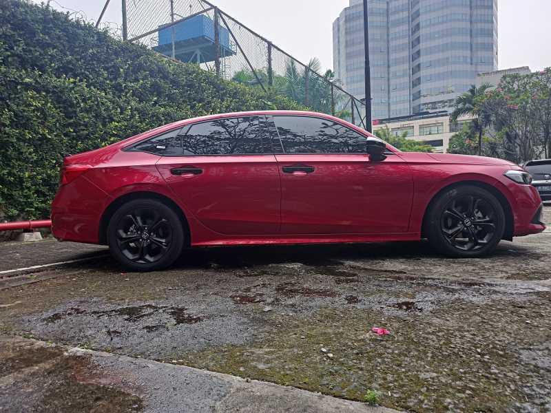 FOTO: Honda Civic RS Tampil Seksi ala Coupe