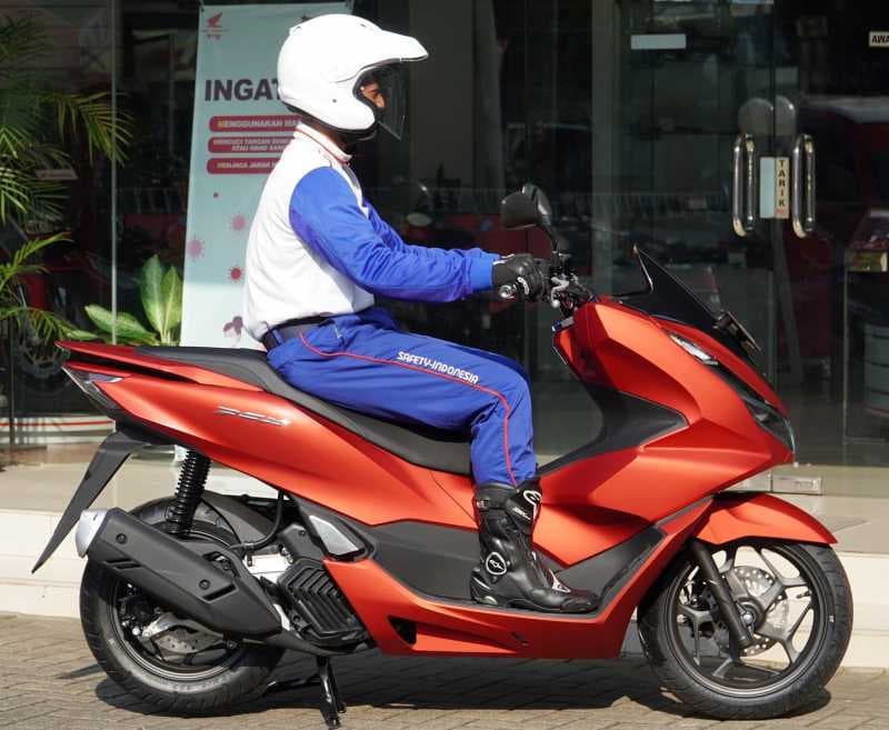 Begini Postur Riding yang Nyaman Buat Ngegas PCX 160