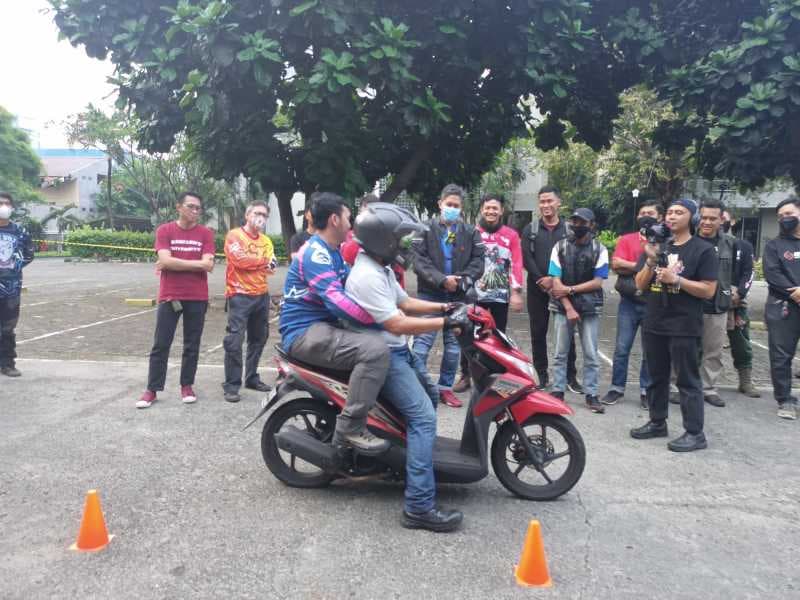 FOTO: Serunya Ngabuburide ala Uzone, Sharing soal Safety Riding