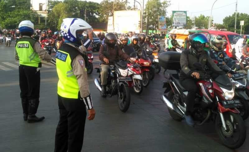 Viral Polisi Tilang Pengemudi Avanza Bawa Sepeda, Malah Kena Sanksi Pimpinan
