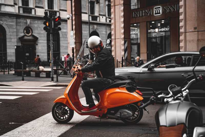 Motor Pribadi dan Ojek Online Dilarang Berboncengan di Jakarta saat PSBB