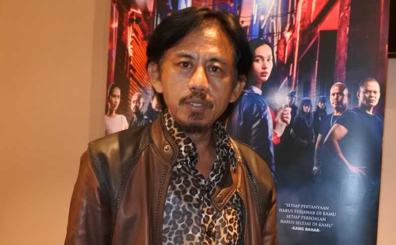  Epy Kusnandar Menangis di Gala Premiere 'Preman Pensiun'