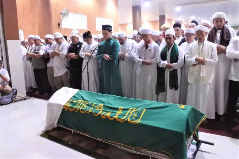 Prosesi Pemakaman Ustaz Arifin Ilham di Gunung Sindur