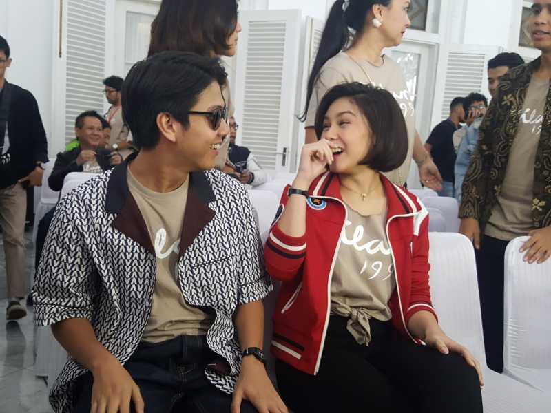 Hari Dilan, Iqbaal dan Vanesha Kunjungi Taman Dilan di Bandung