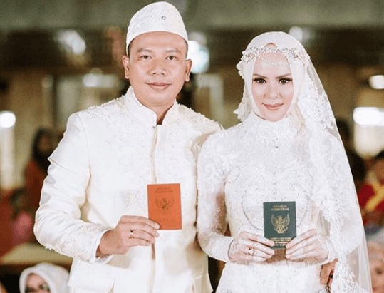 5 Sensasi Hubungan Angel Lelga dan Vicky Prasetyo