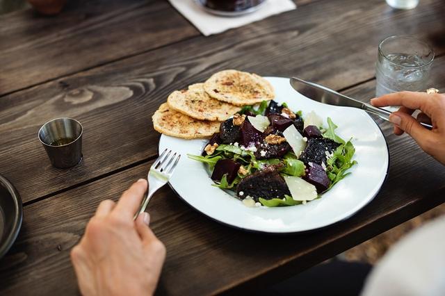 5 Kiat Makan Sehat Bagi yang Suka Jajan Sembarangan