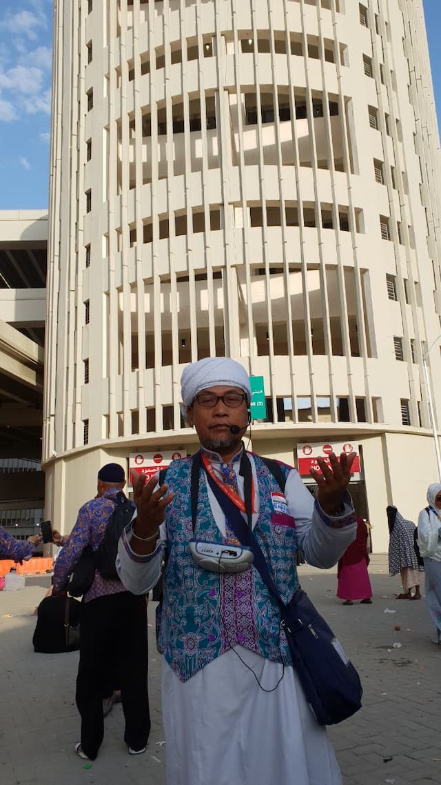 Laporan dari Makkah: Pengalaman Religius Selama Ibadah Haji dari Ustadz DRS H. Anshori Ya'kub MA