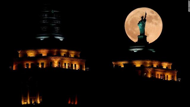 Indahnya Supermoon Terakhir di 2017