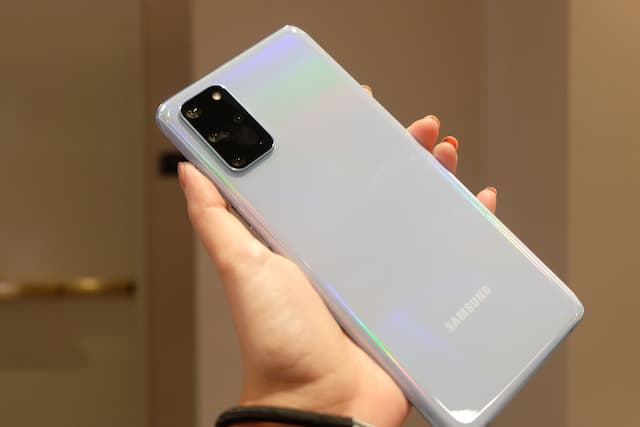 Usai Ejek Apple, Samsung Ikutan Singkirkan Kepala Charger untuk Trio Galaxy S21