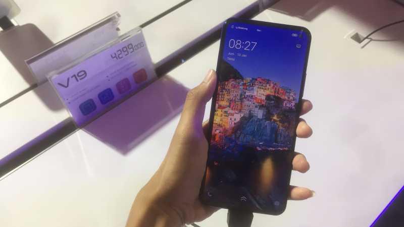 VIDEO: Hands-On Vivo 19, Punch-Hole Terkecil di Dunia?