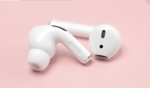 Realme Patenkan Earbuds yang Mirip Airpods Pro