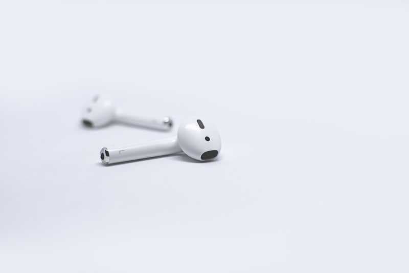 AirPods Apple Diledek Sana-sini, Tapi Bikin Tren Earphone Kekinian