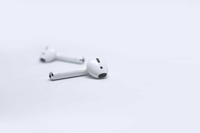 AirPods Apple Diledek Sana-sini, Tapi Bikin Tren Earphone Kekinian