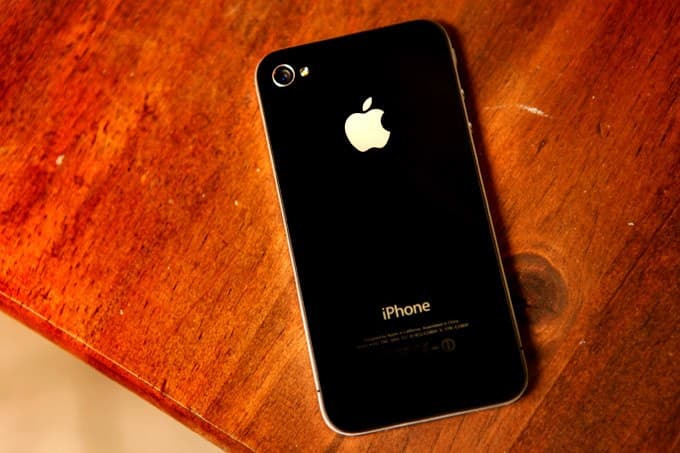 iPhone 4 Milik Reynhard Sinaga Simpan 800 Video Aksi Pemerkosaan