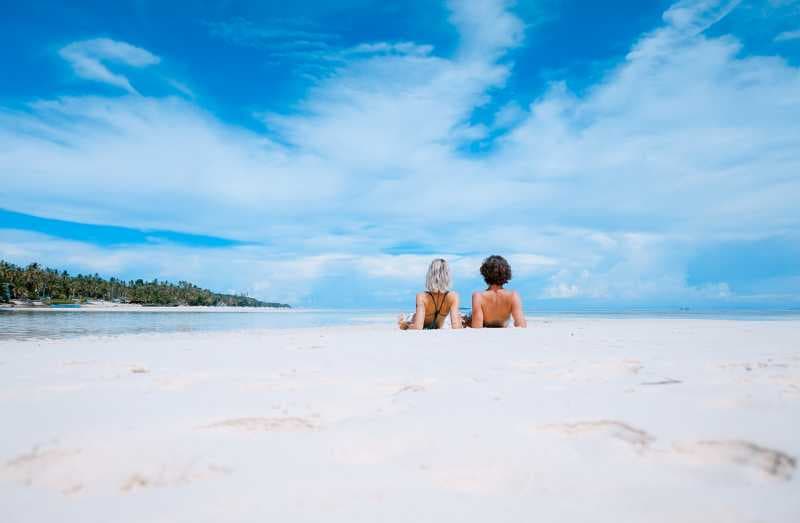 Kenapa Liburan ke Pantai Bikin Bahagia?