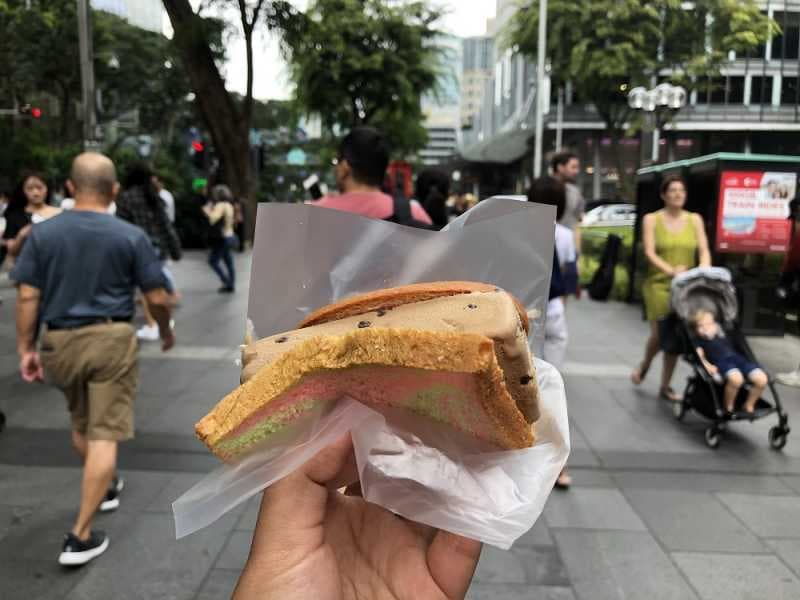 Tidak Pernah Bosan Makan Ice Cream Uncle di Orchard Road Singapura