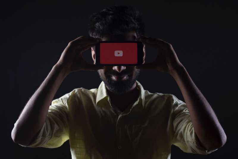  Loh, Di YouTube Bertebaran Video Vulgar Pamer Payudara