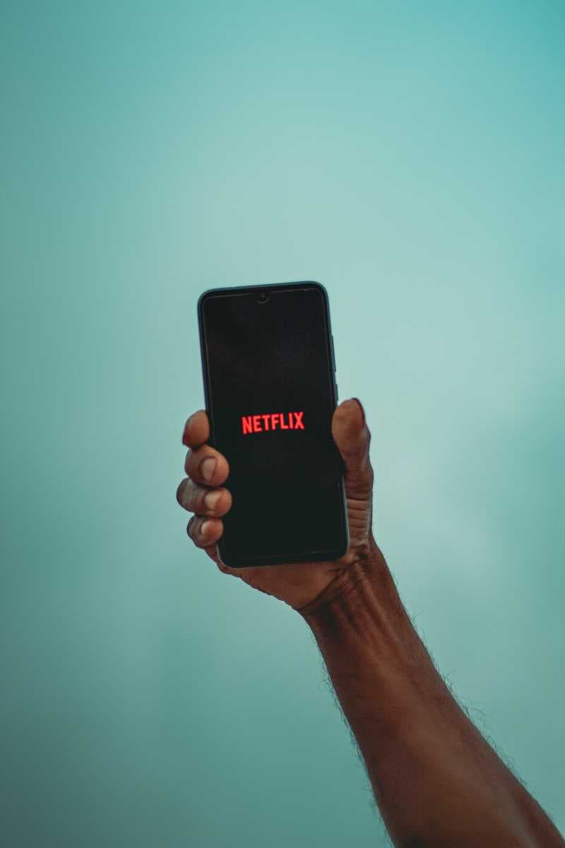 Netflix Uji Coba Fitur ‘Shuffle’ Buat Pengguna yang Suka Bingung Mau Nonton Apa