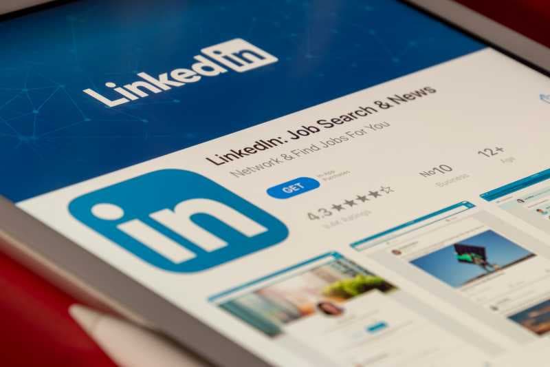 Bahkan LinkedIn 'Latah' Bikin Emoji Reaction biar Gak Kaku