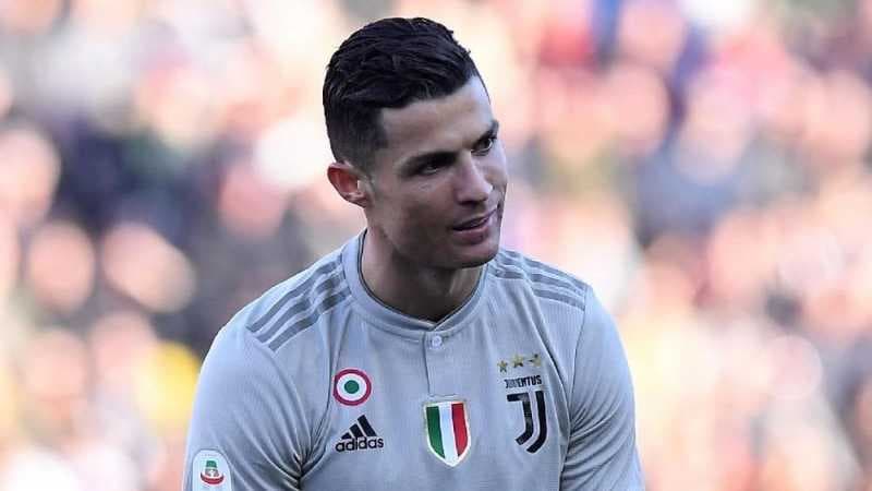 Disodori Kostum Real Madrid, Ronaldo Tetap Tanda Tangan