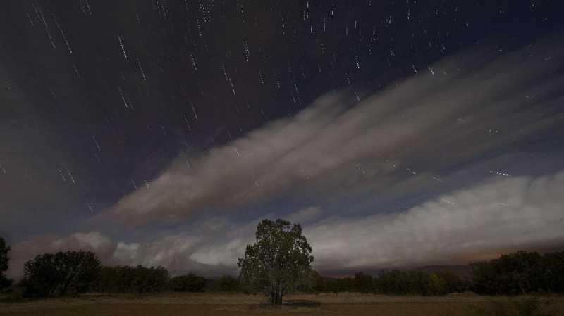 Puncak Hujan Meteor Leonid Akan Hiasi Langit Malam Nanti