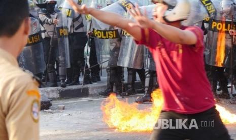 Bentrok Kembali Terjadi di Petamburan