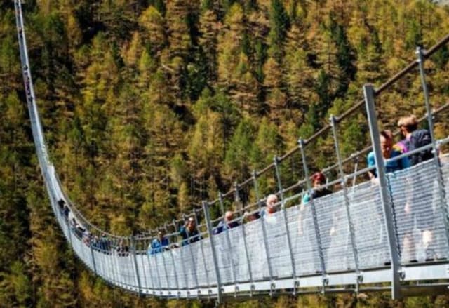  Jembatan Gantung Terpanjang Bagi Pejalan Kaki Dibuka, Mau Coba? 