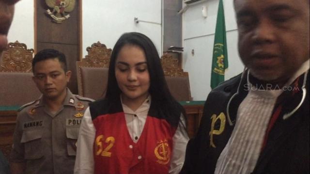 Sarita Ikhlas Suami Menikah dengan Jennifer Dunn