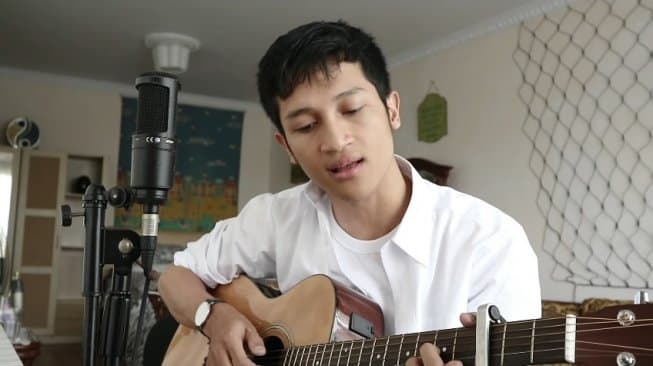 Dari Rajin Cover Lagu, Calon Pilot Ganteng Ini Akhirnya Rekaman