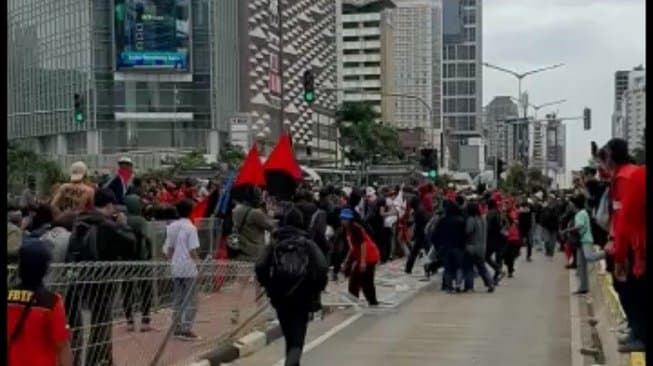 Coretan Aksi May Day di Jakarta: Aku Sakit karena Jam Kerja