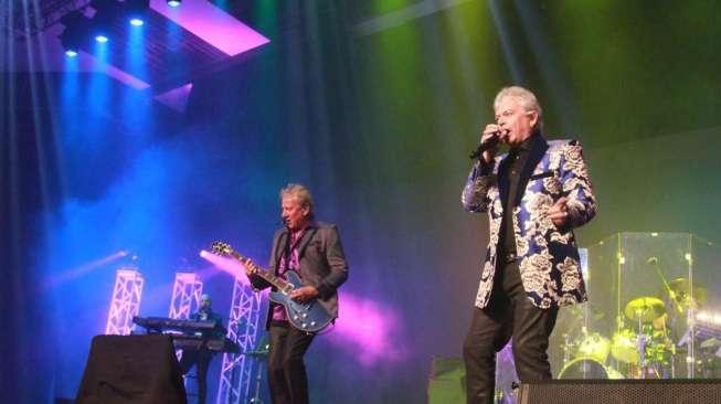 Penuh Cinta dan Nostalgia Hiasi Konser Air Supply