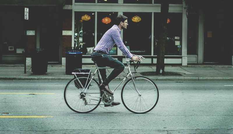 Perlengkapan Wajib Gowes ke Kantor