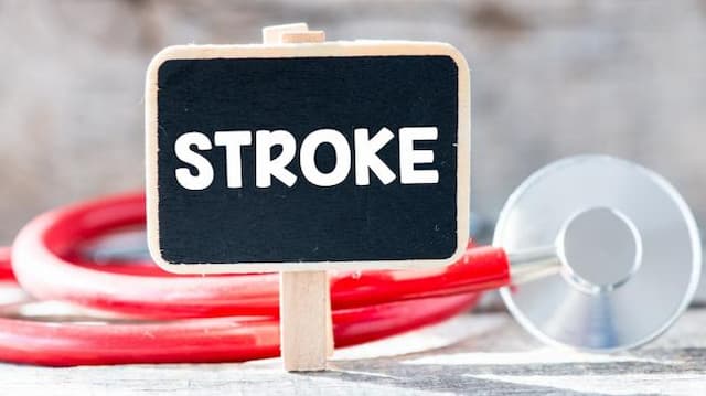 Duduk 50 Jam di Warnet, Lelaki Ini Ternyata Kena Stroke