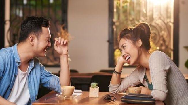 Pacar Sibuk Main Ponsel, Wanita Ini Lakukan Hal Kejam