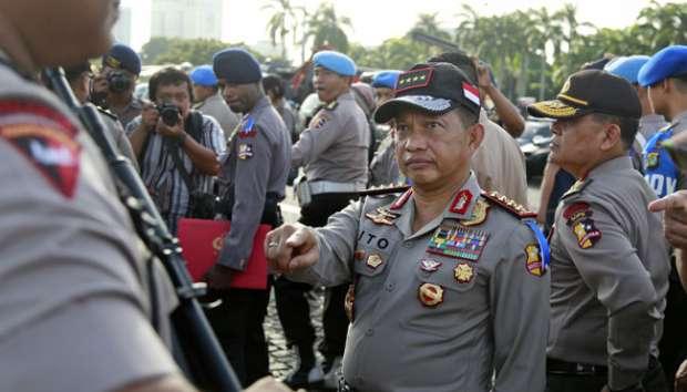 Kapolri Menyesalkan Ada Polisi Tembak Satu Rombongan Mobil