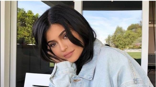 Kocak, Cewek Ini Bisa Dapatkan Bibir Kylie Jenner Tanpa Suntik Filler