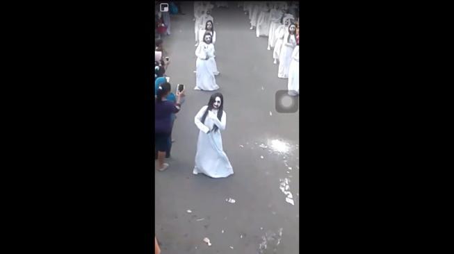 Jadi Tak Seram , Pawai Kuntilanak dan Pocong Ini Viral di Twitter