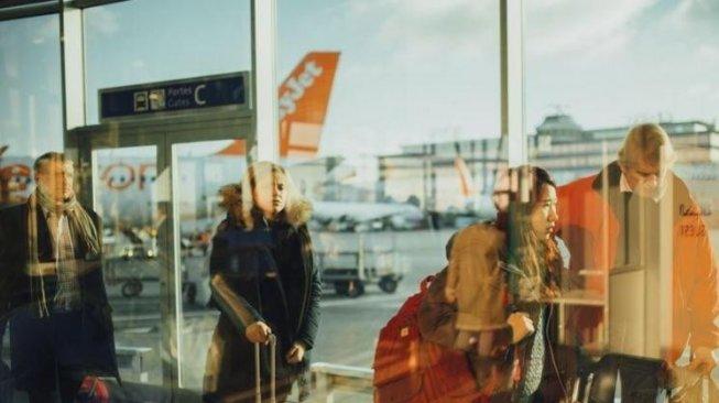 Pacar Selingkuh, Laki-laki Ini Lakukan Hal Unik di Bandara