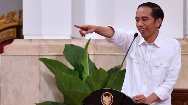 Sepeda Jokowi untuk Wartawan Istana Berkaus Kaki Bolong