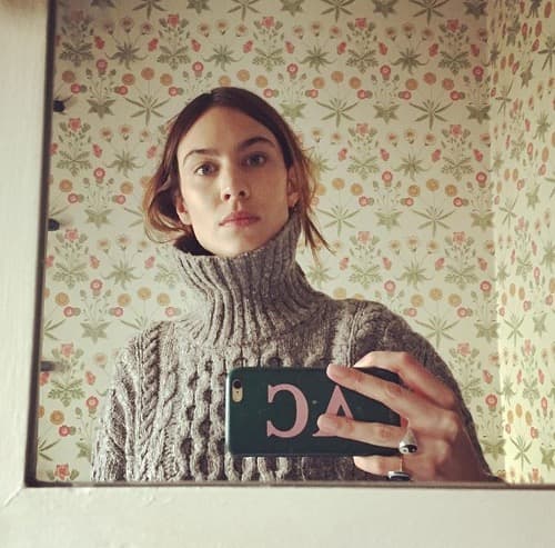 Alexa Chung Luncurkan Label Fashion Baru