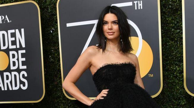 Setelah Foto Bugil, Kendall Jenner Bikin Heboh dengan Lelaki Ini