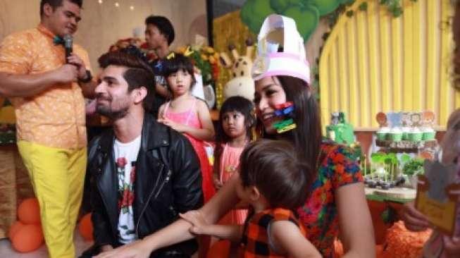 Media India Kabarkan Jessica Iskandar dan Vishal Singh Pacaran