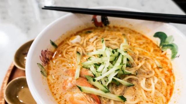 Ini Bedanya Laksa Singapura dengan Laksa Betawi