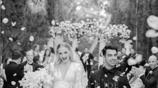 Fakta Menarik di Balik Gaun Pengantin Mewah Sophie Turner