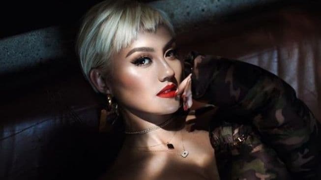 Isu Putus dari Wijin, Agnez Mo Buktikan Kompak dengan Anggun